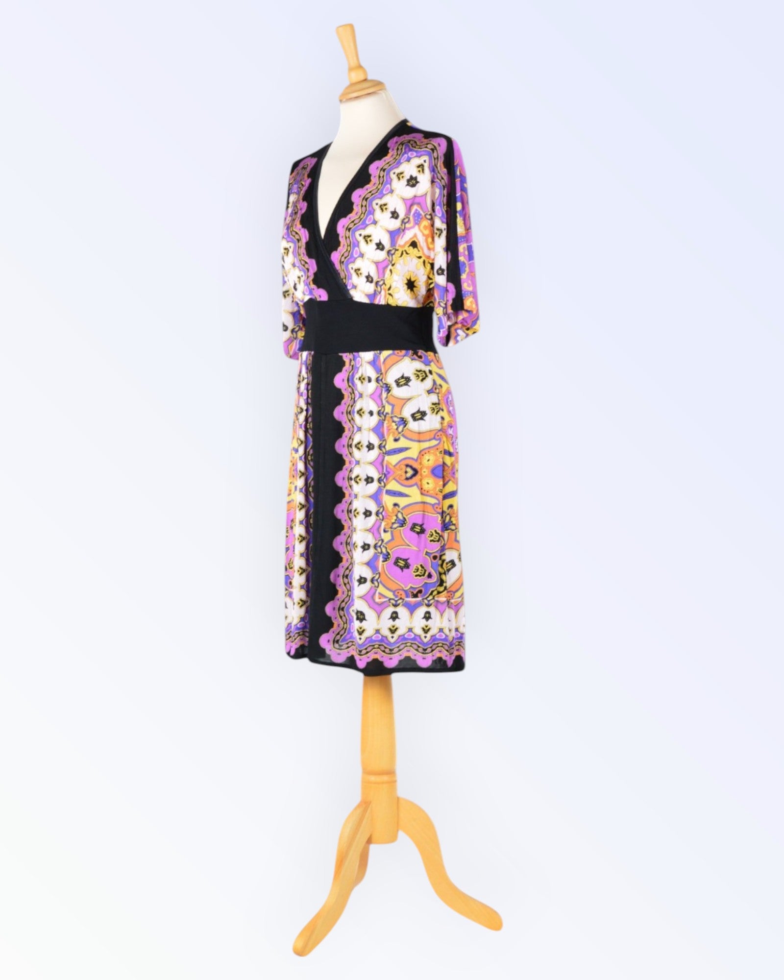 Ana Alcazar värikäs neulemekko