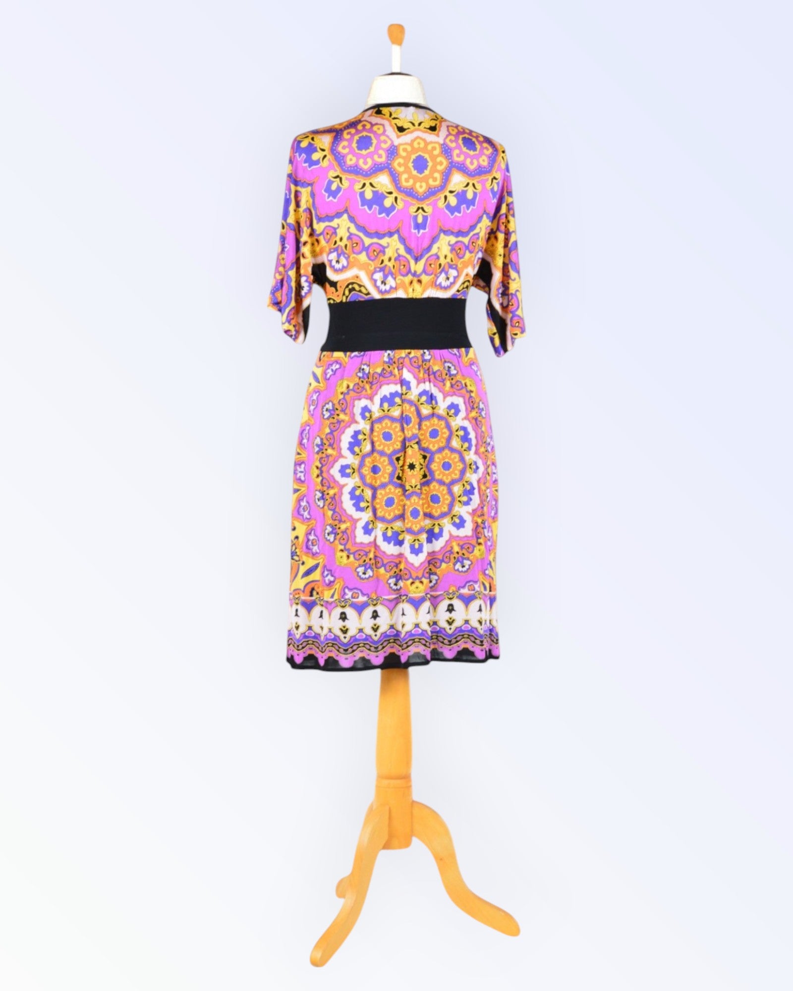 Ana Alcazar värikäs neulemekko
