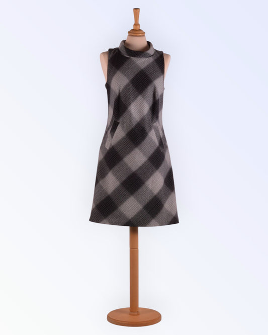 S.t.i ruudulisest flanellist kleit