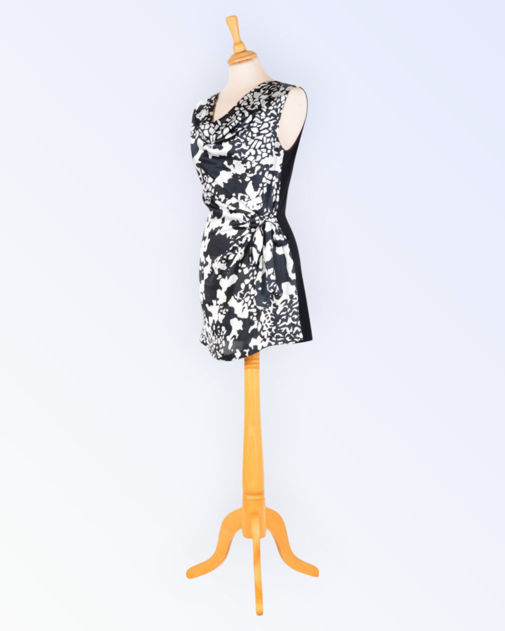 Sti black and white tunic