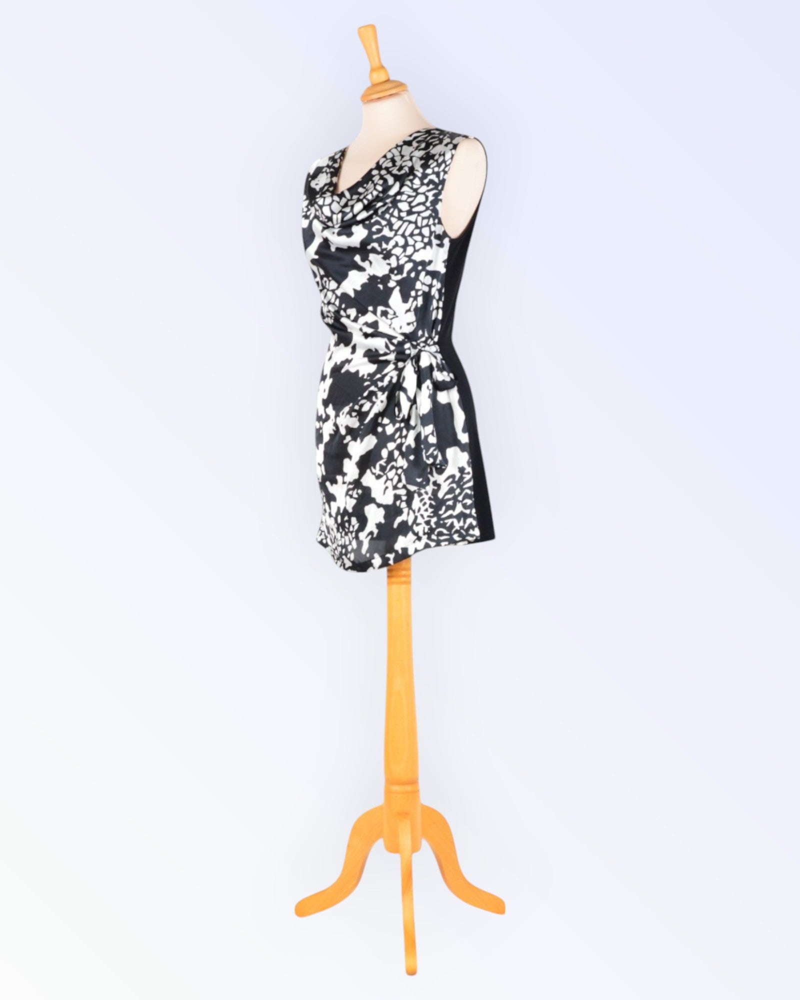 Sti black and white tunic