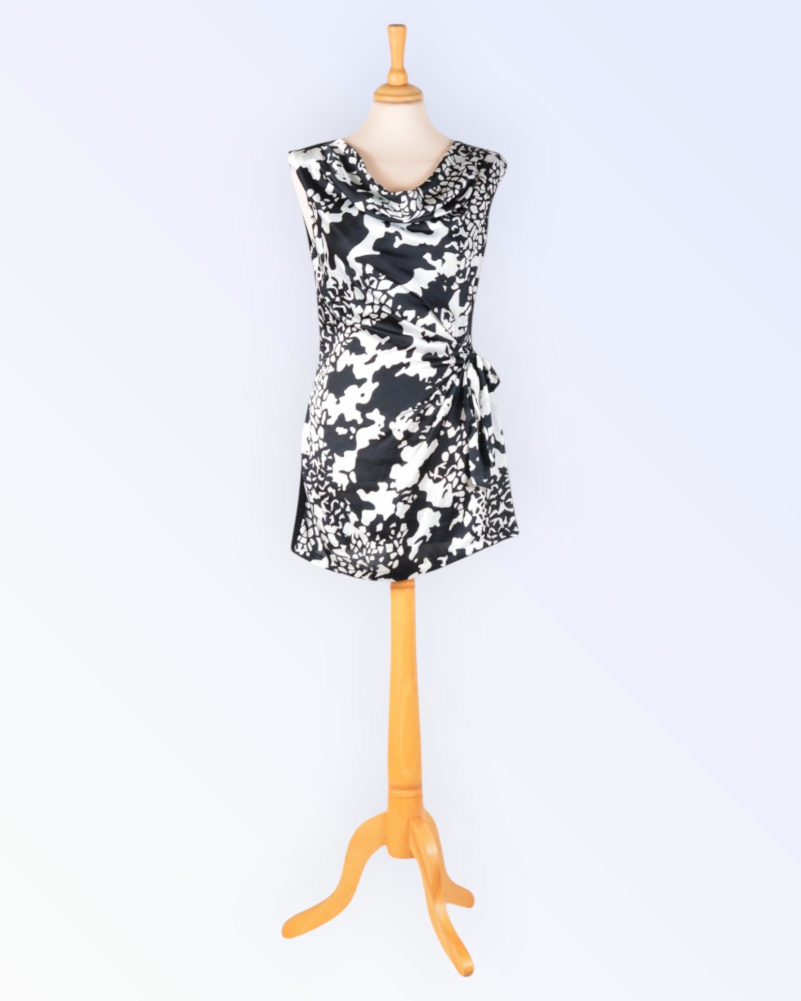 Sti black and white tunic