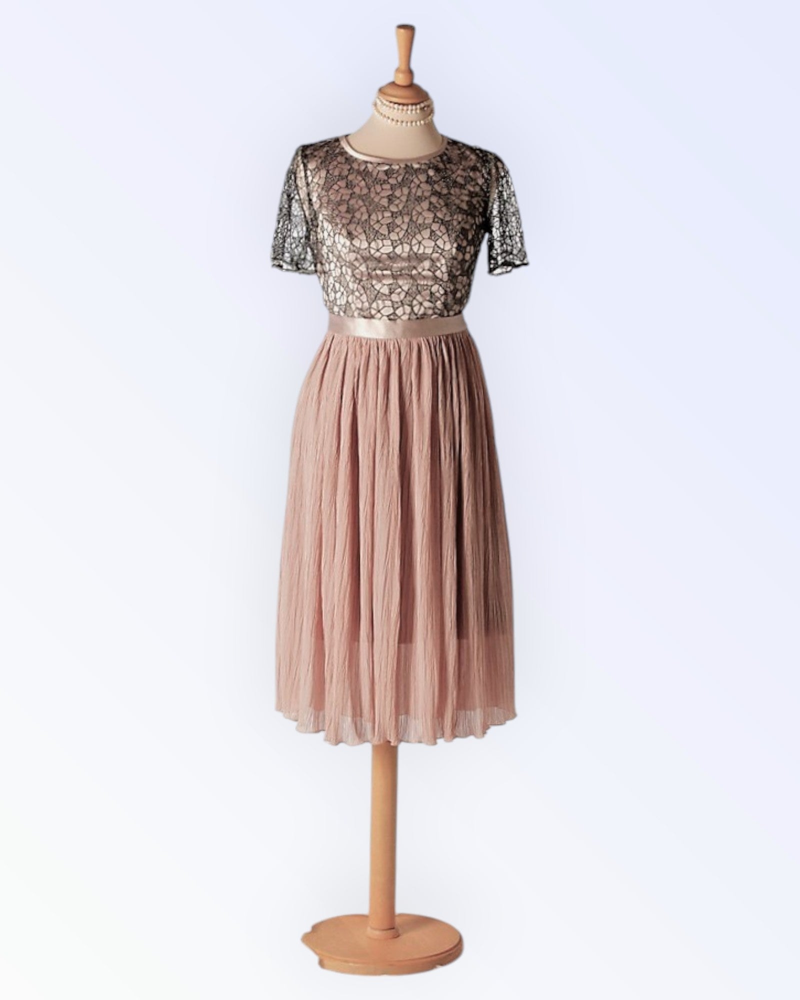 Pidulik kleit vanaroosa plisseerseelikuga