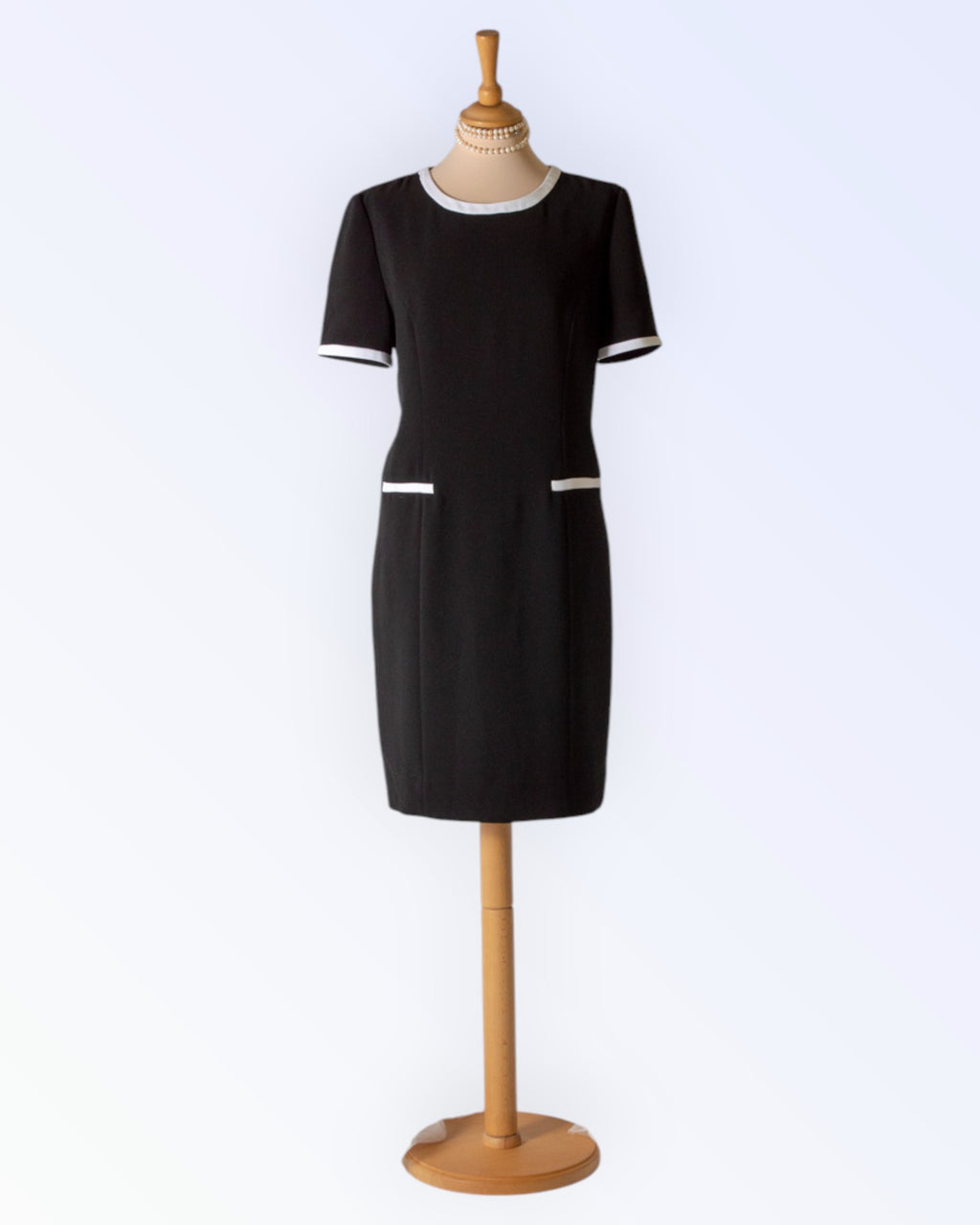 M.A.C.S München Barbara Kessels väike must kleit