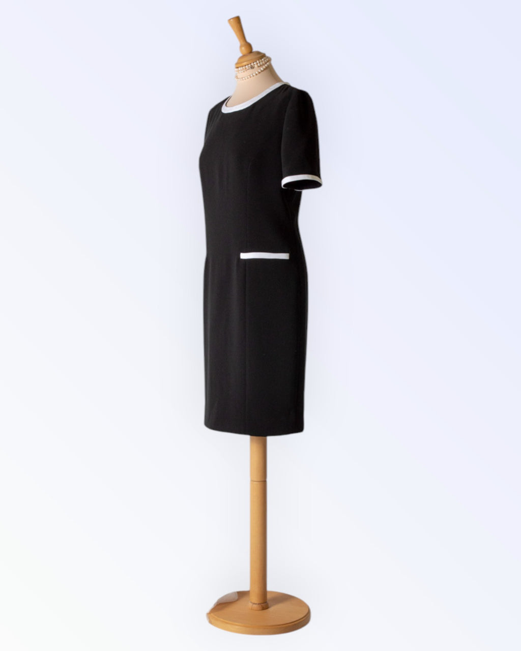 M.A.C.S München Barbara Kessels väike must kleit