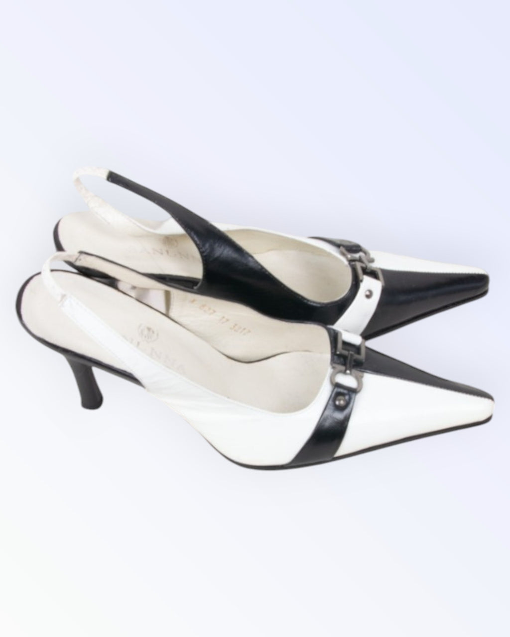 Sanunna black and white shoes