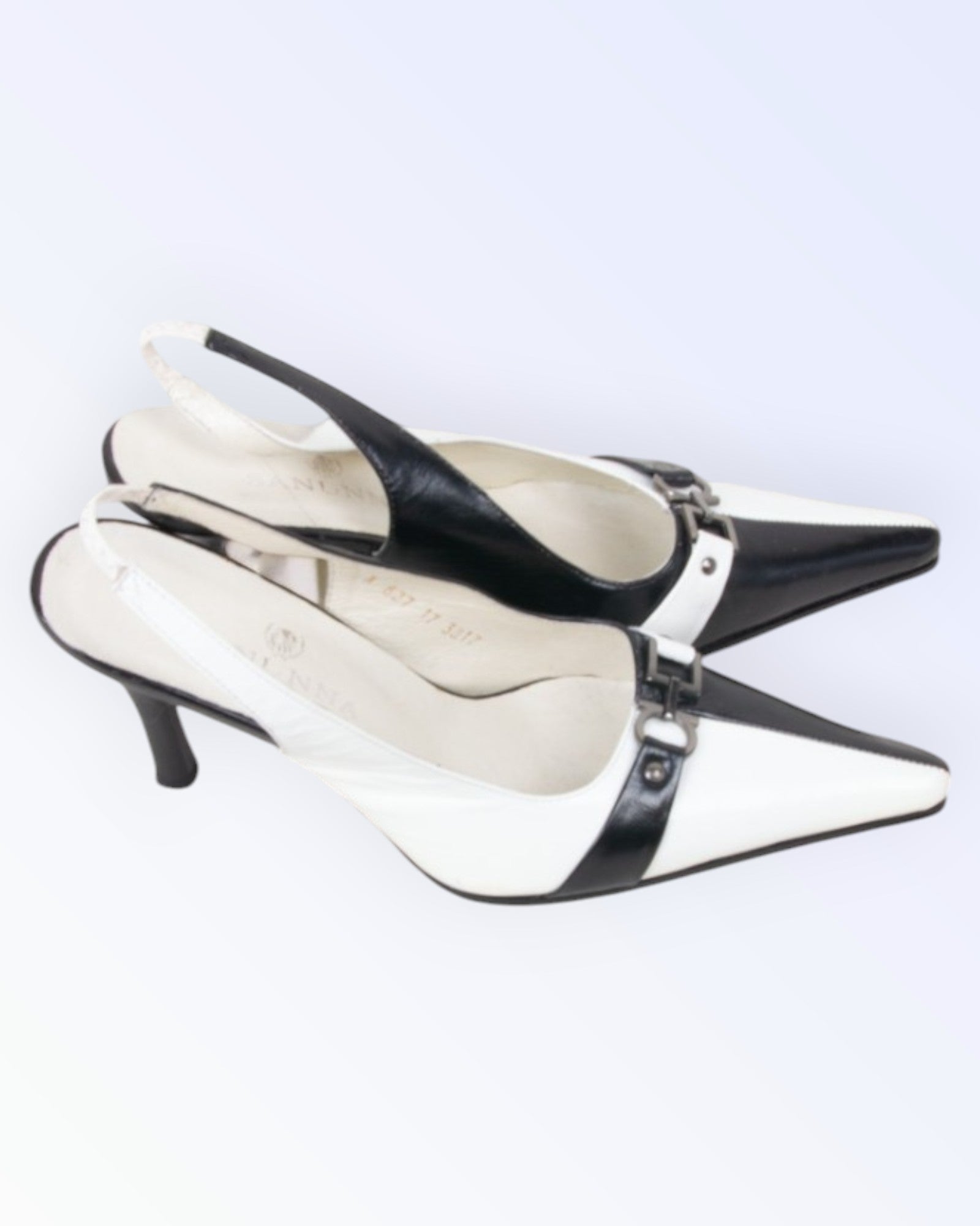 Sanunna black and white shoes