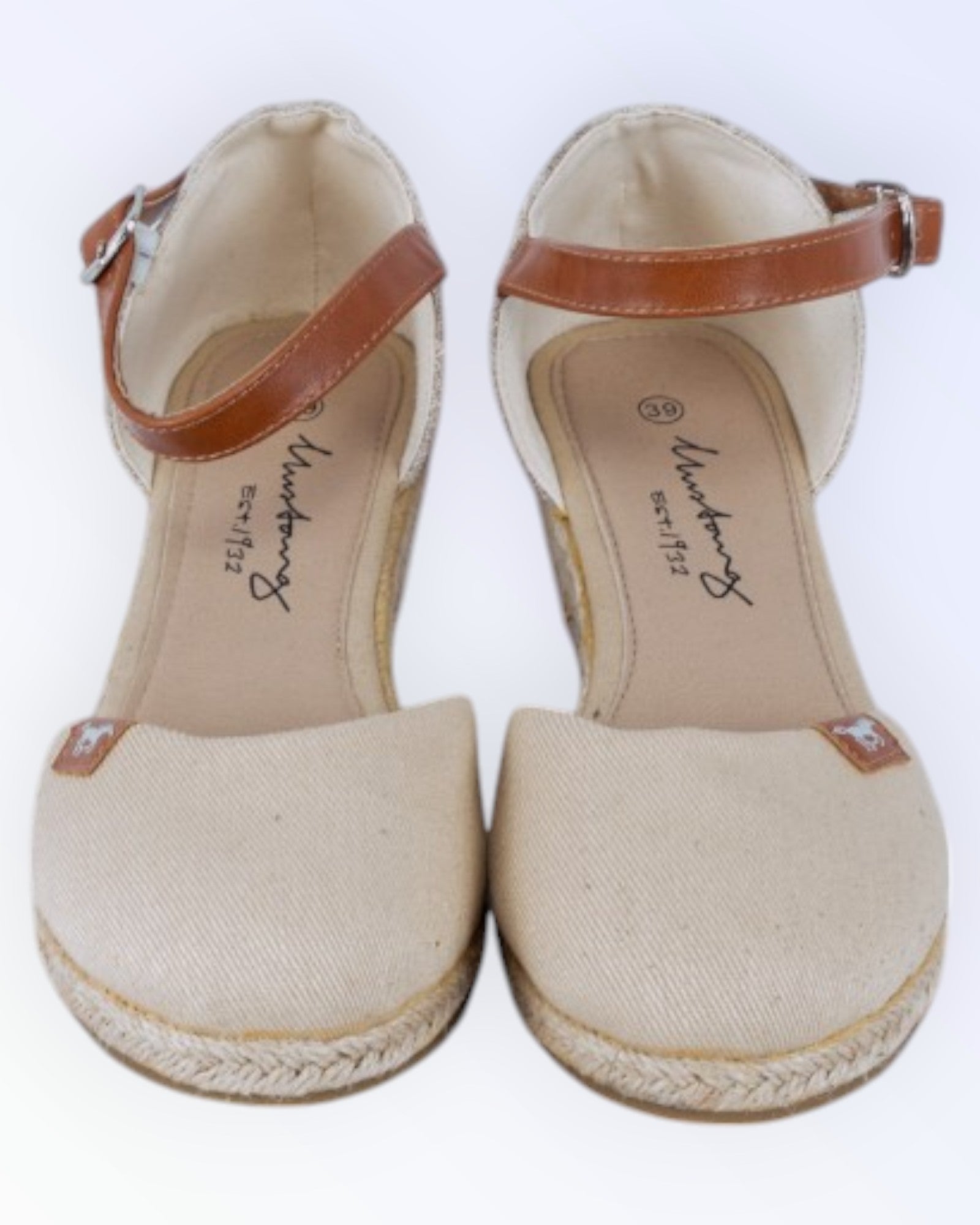 Mustang tekstiilist suvekingad