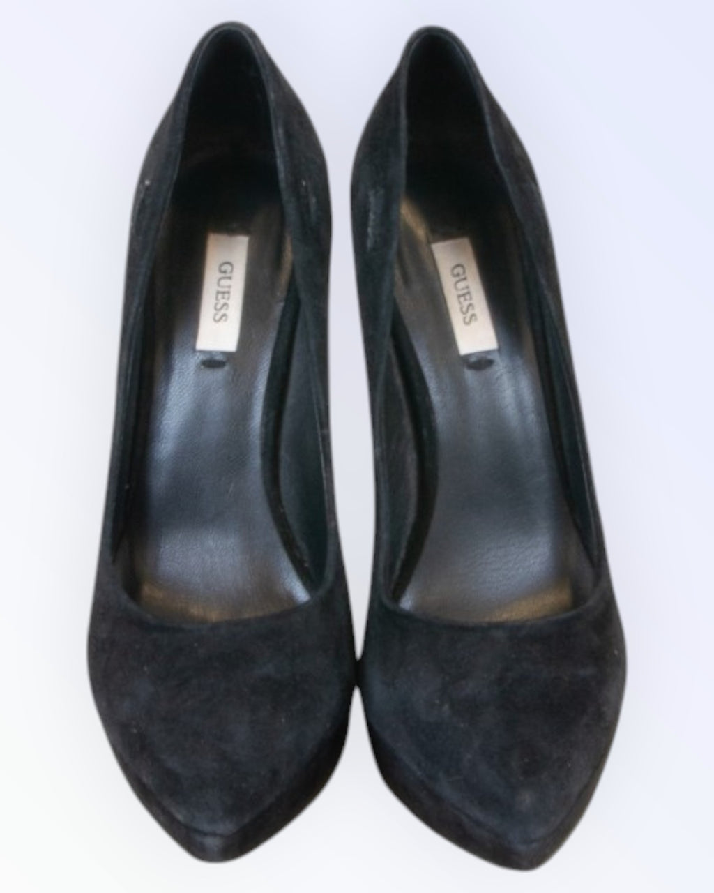 Guessin mustat alustakengät