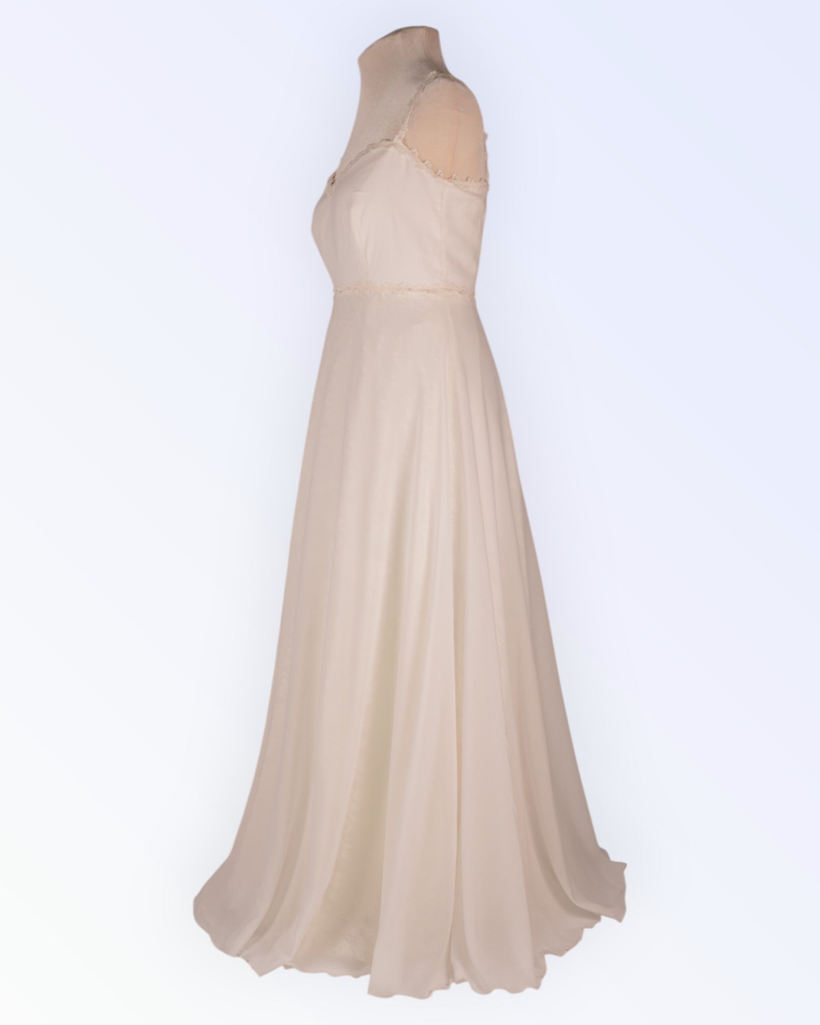 Off-white chiffon wedding dress with lace lining