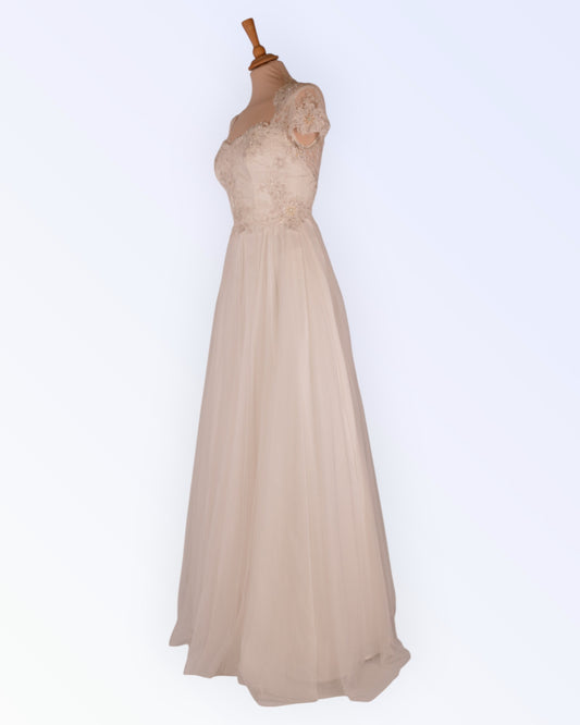 Wedding dress with tulle skirt