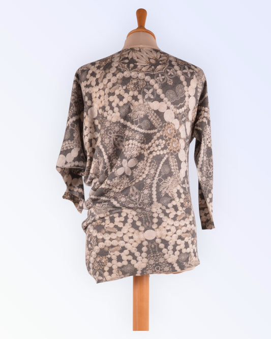 Knitwear with an asymmetrical design