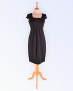 Isabella Oliverin pikku musta mekko odottaville äideille