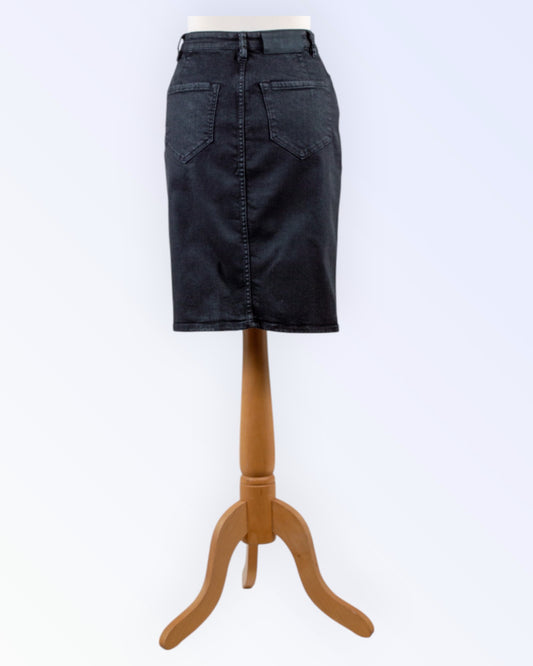 AllSaints must teksaseelik