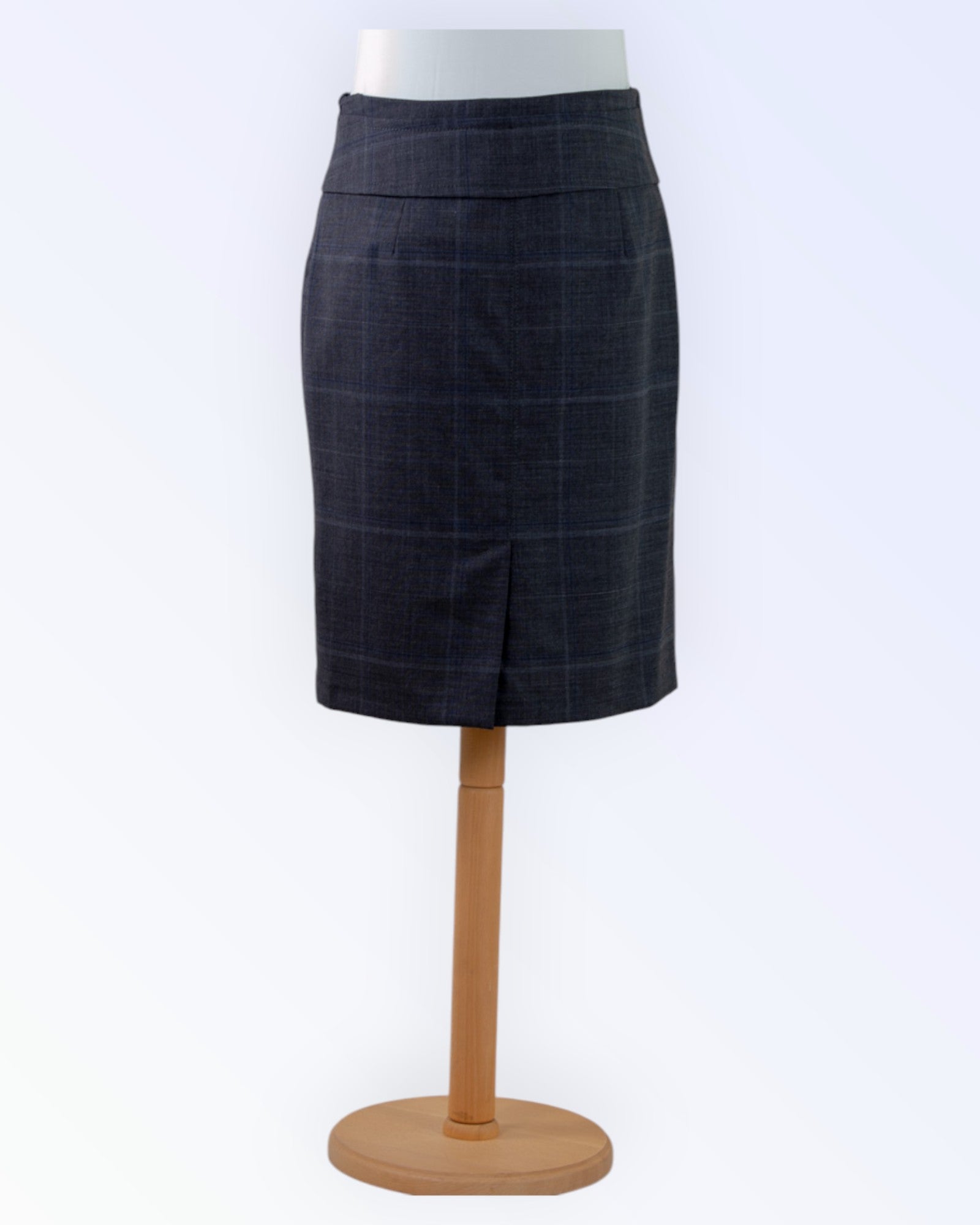 Marc Aurel hall ruuduline seelik