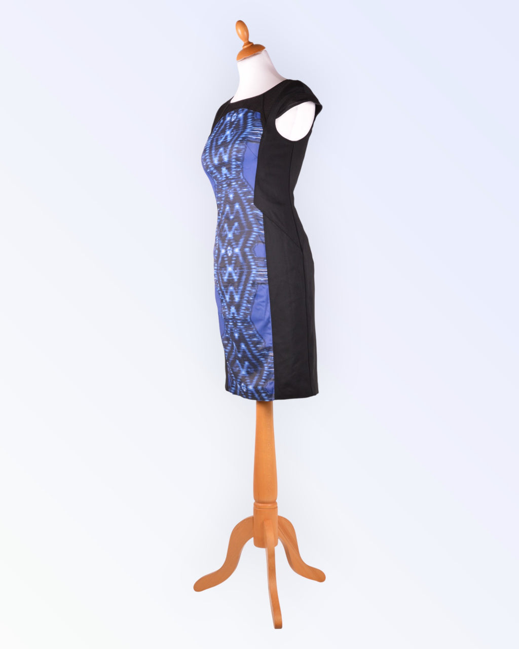 Karen Millen liibuvalõikeline kleit