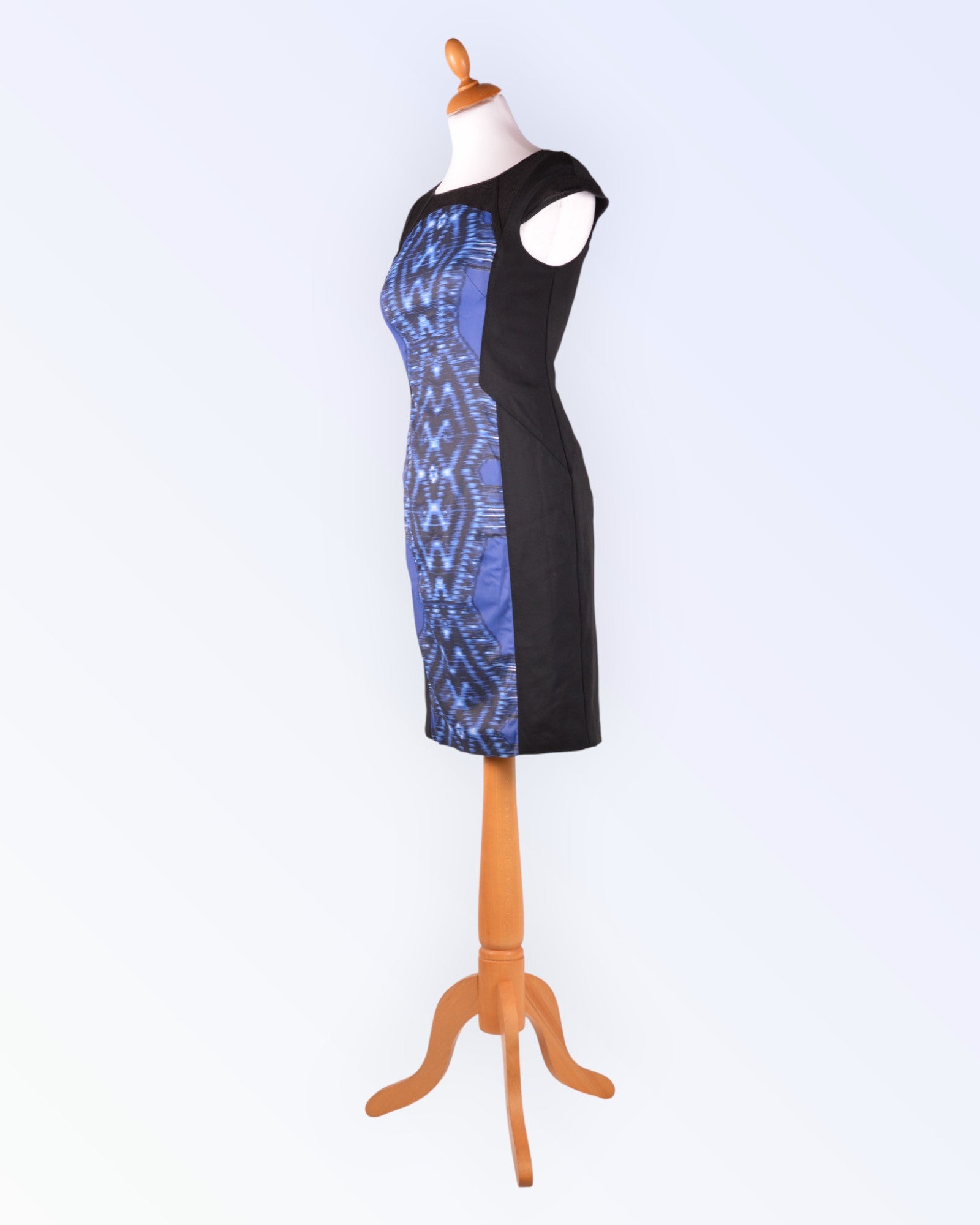 Karen Millen liibuvalõikeline kleit