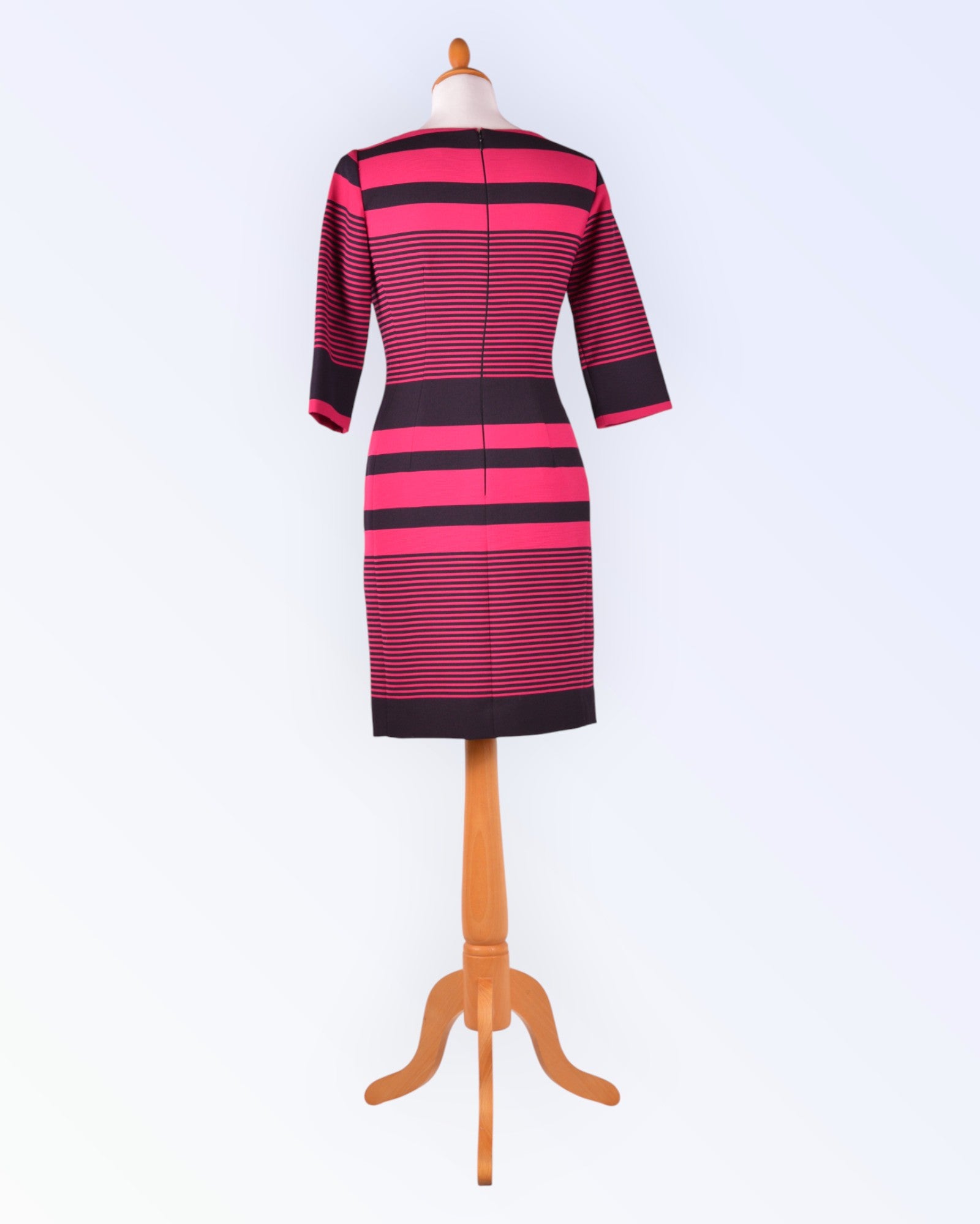 Tahari Arthur S.Levine horisontaaltriipudega trikotaažkleit