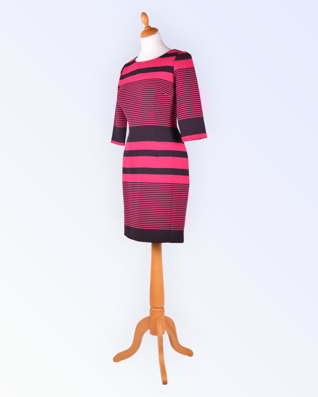 Tahari Arthur S.Levine horisontaaltriipudega trikotaažkleit