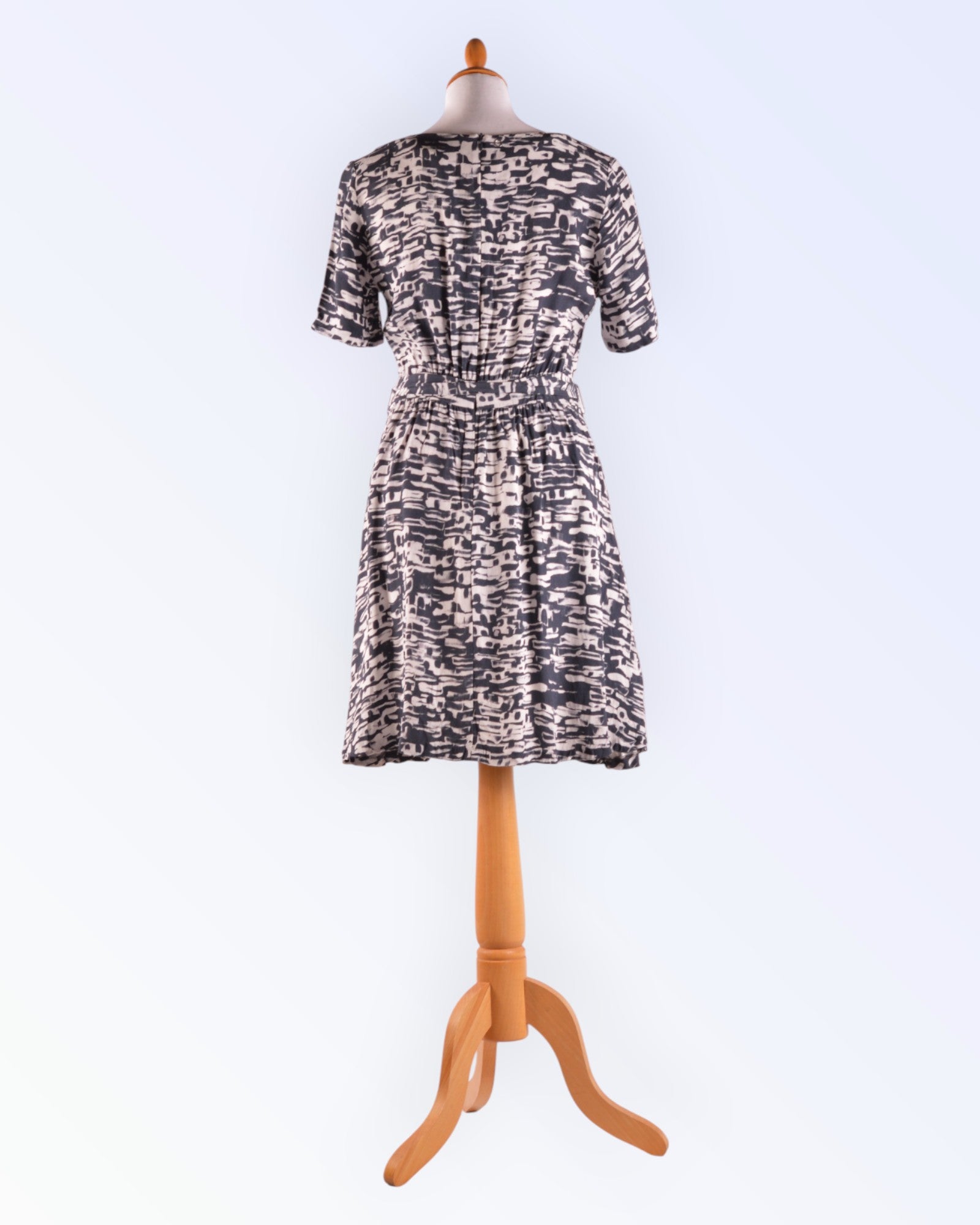 Stockh lm hallikirju suvekleit