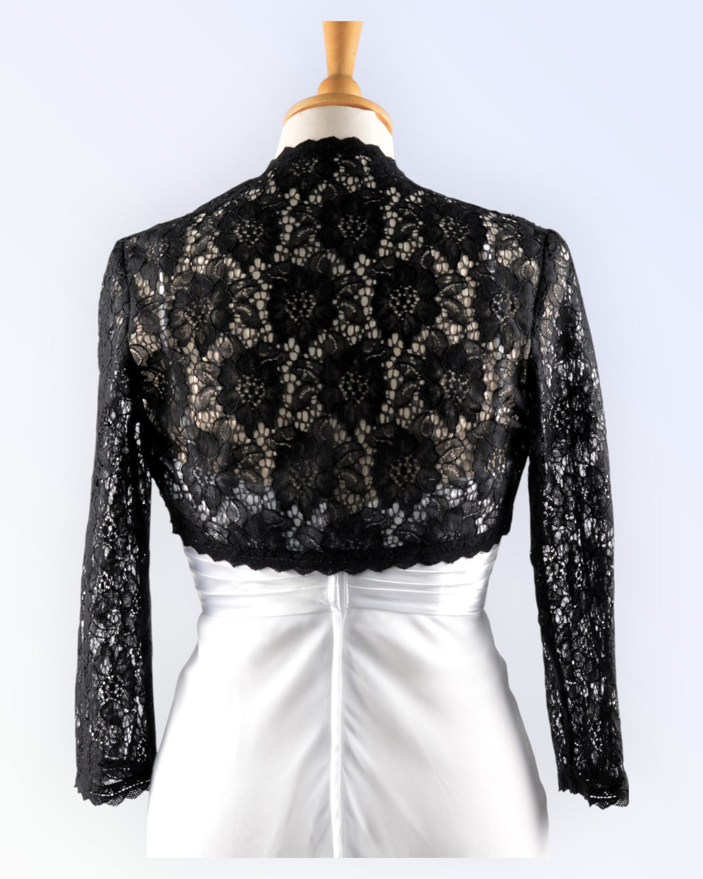 Mustast pitsist boolero