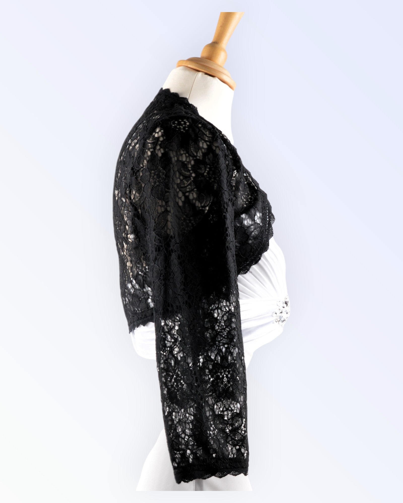 Mustast pitsist boolero