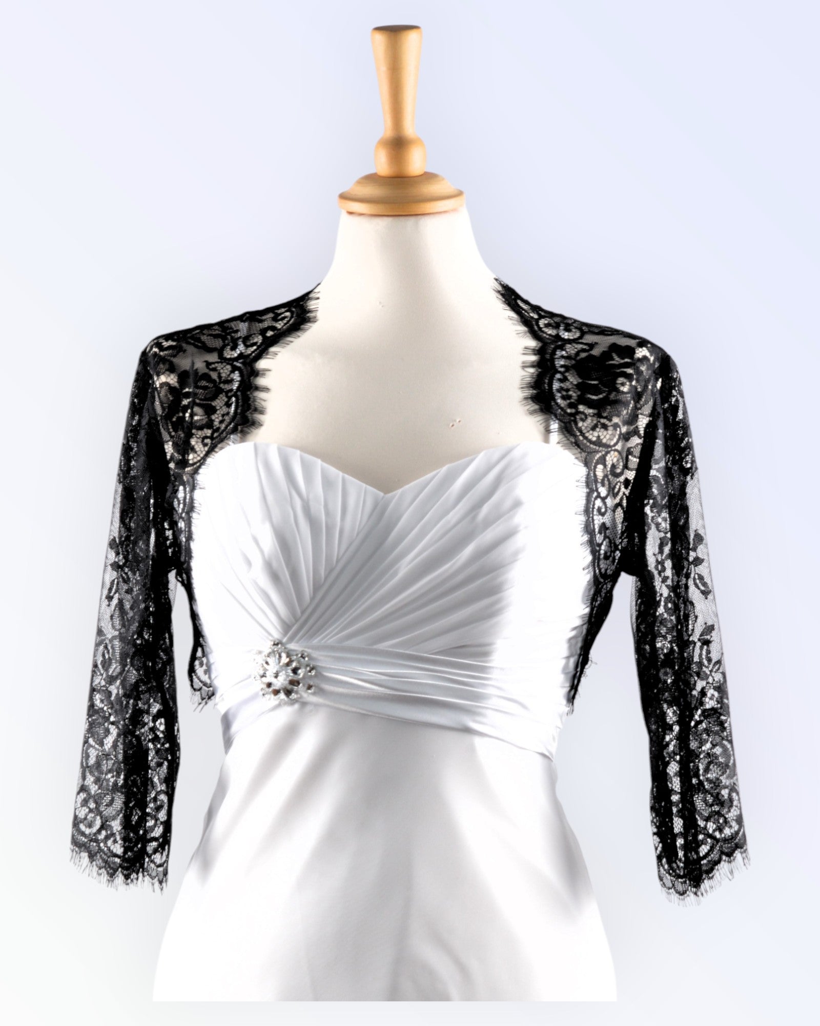 Mustast pitsist boolero