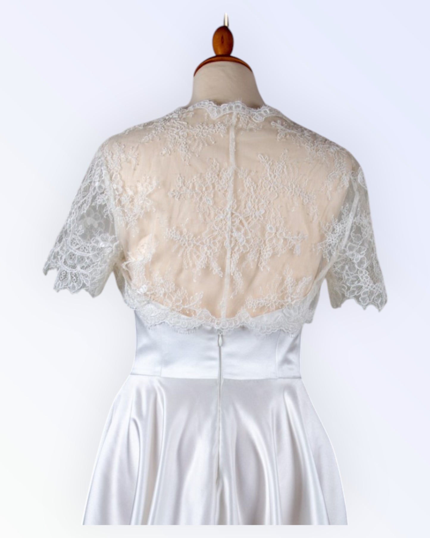 Juhlava luonnonvalkoinen pitsibolero