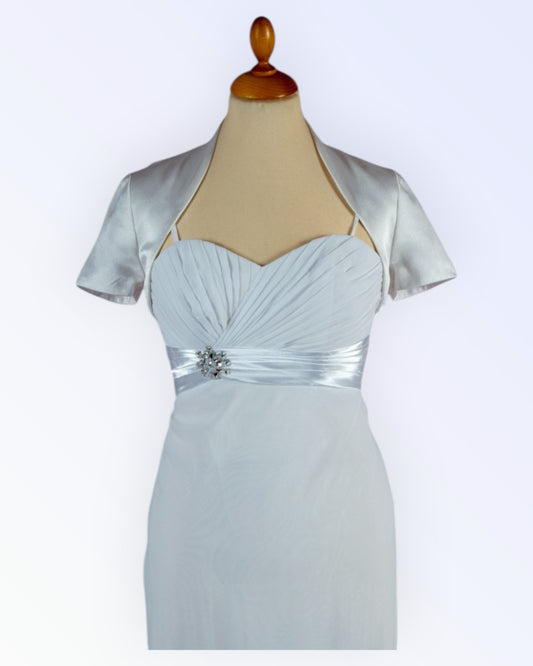 Juhlava valkoinen bolero