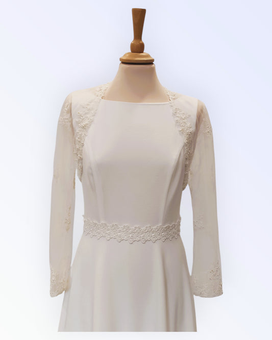 Juhlava luonnonvalkoinen pitsibolero