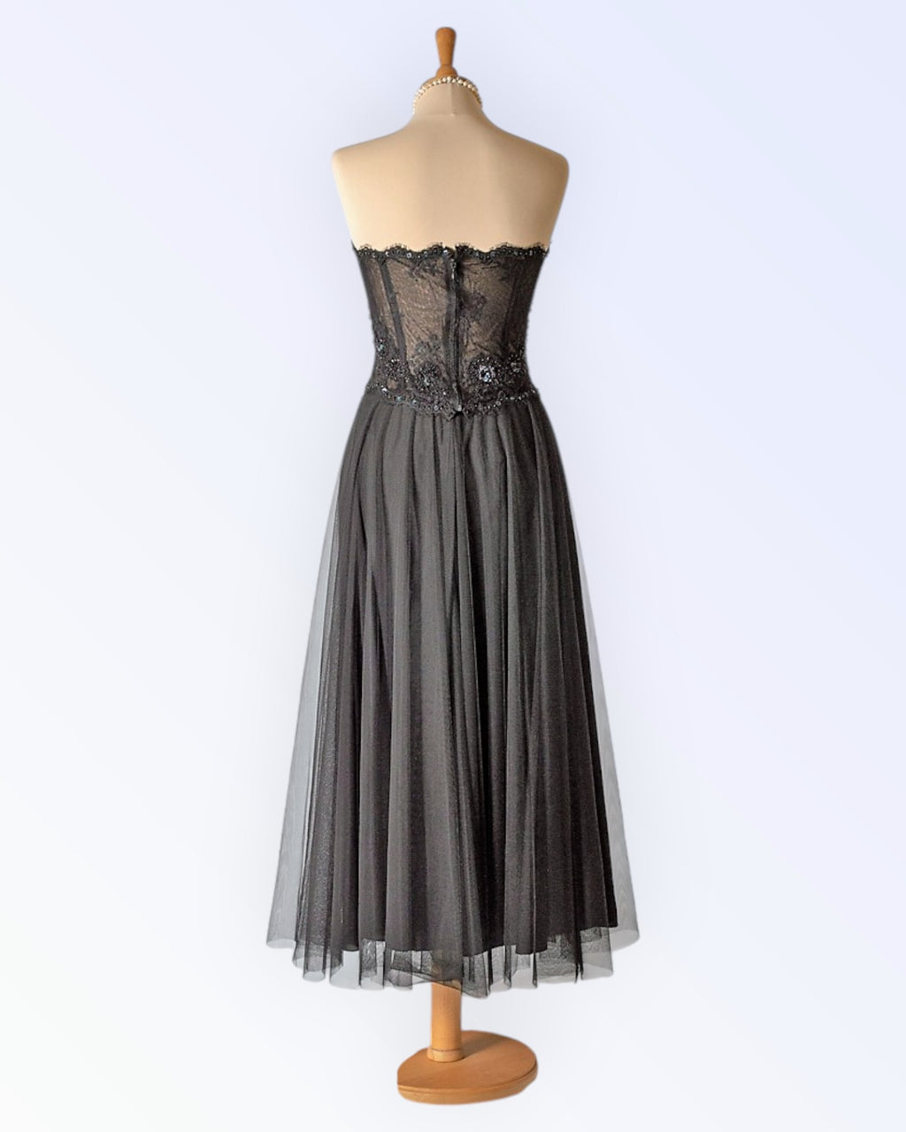 Pidulik komplekt mustast tüllist