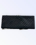 Mustast satiinist pidulik käekott