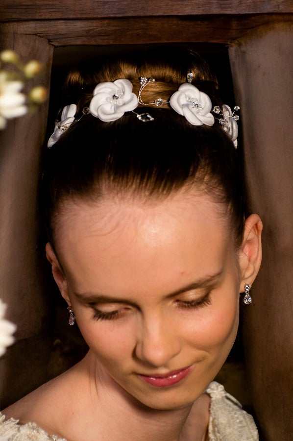 Hair ornament to be woven into the hair