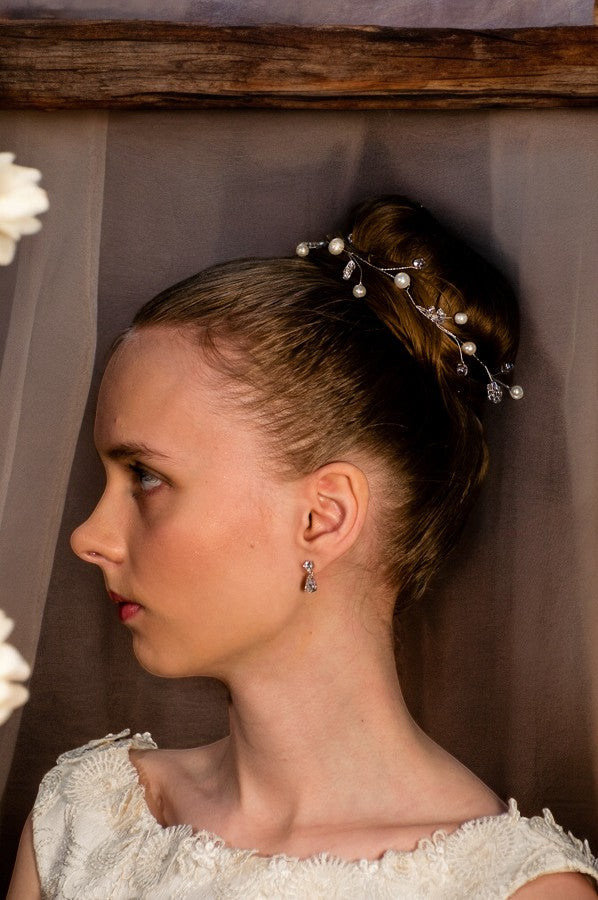 Hair ornament to be woven into the hair