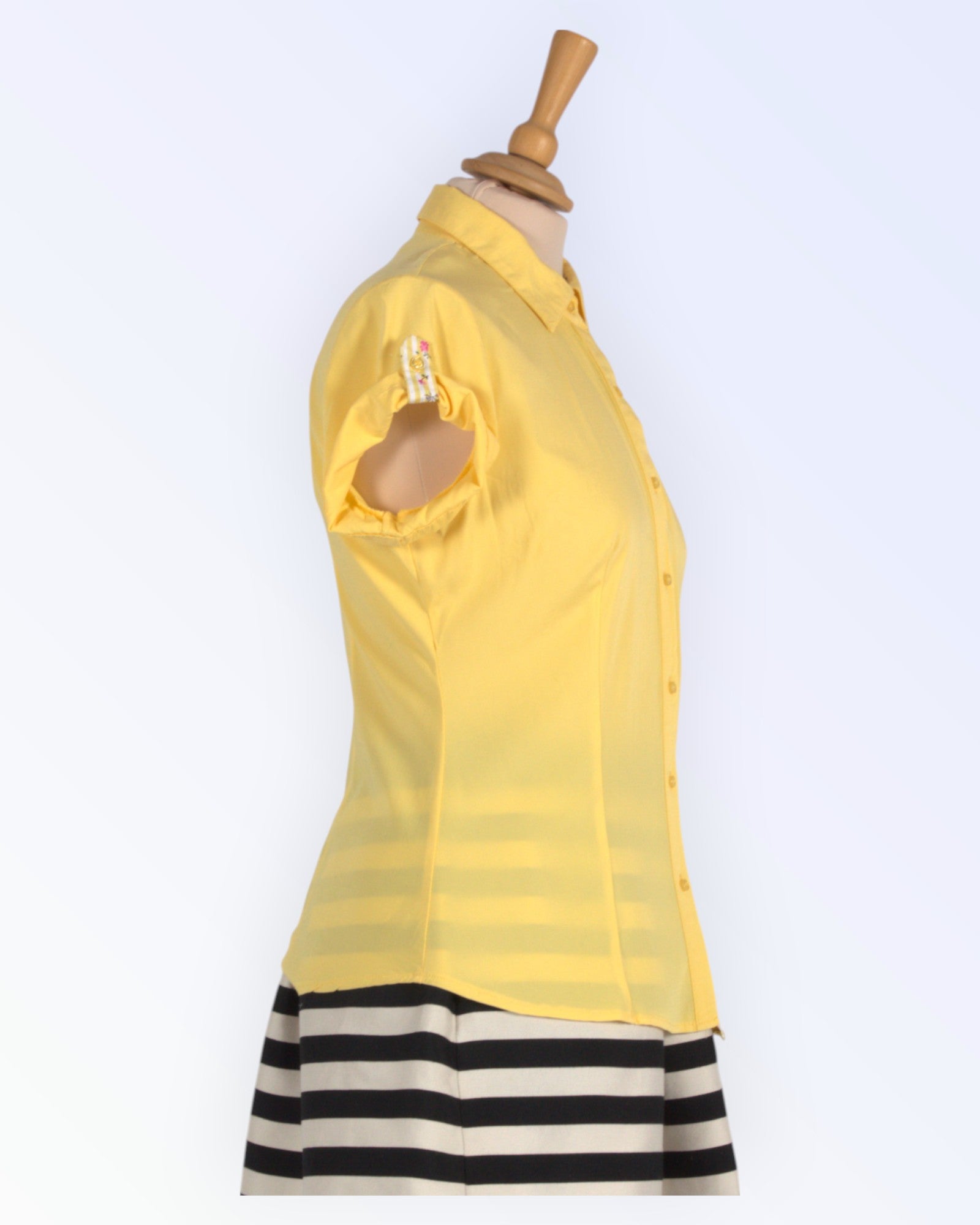 Lühikeste varrukatega kollane suvepluus