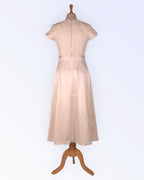 Loodusvalge vintage-stiilis kleit