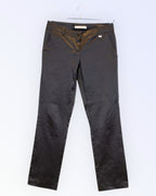 Mustad sirgelõikelised püksid