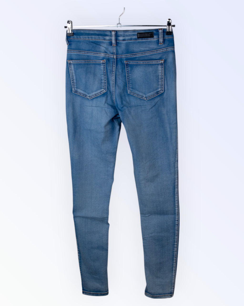 Pieces liibuvalõikelised naiste teksad