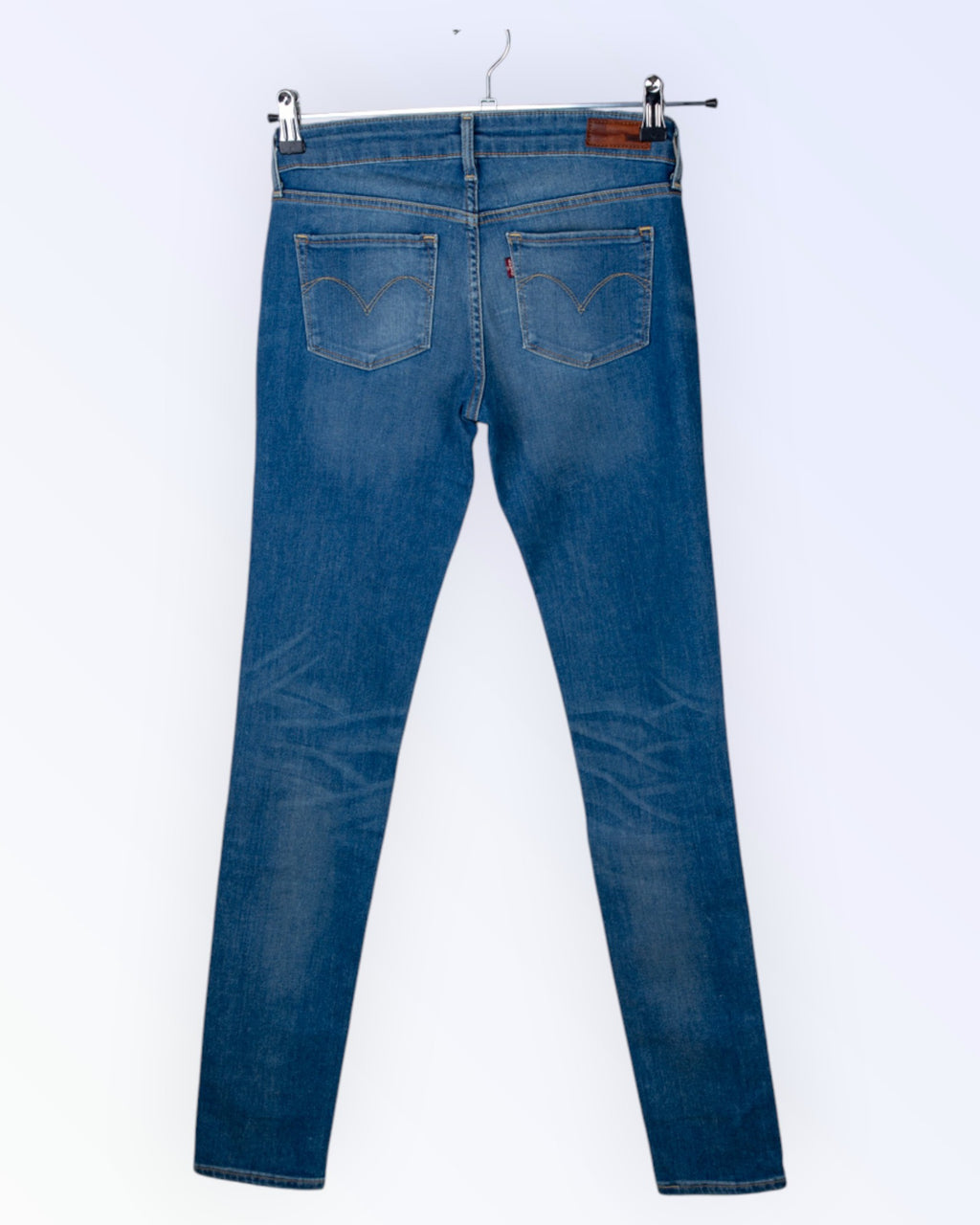 Levi’sin siniset naisten farkut