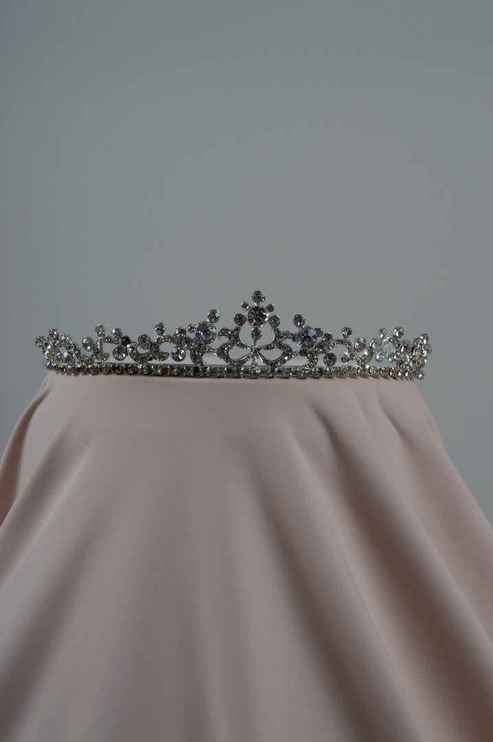 kristallidega tiaara