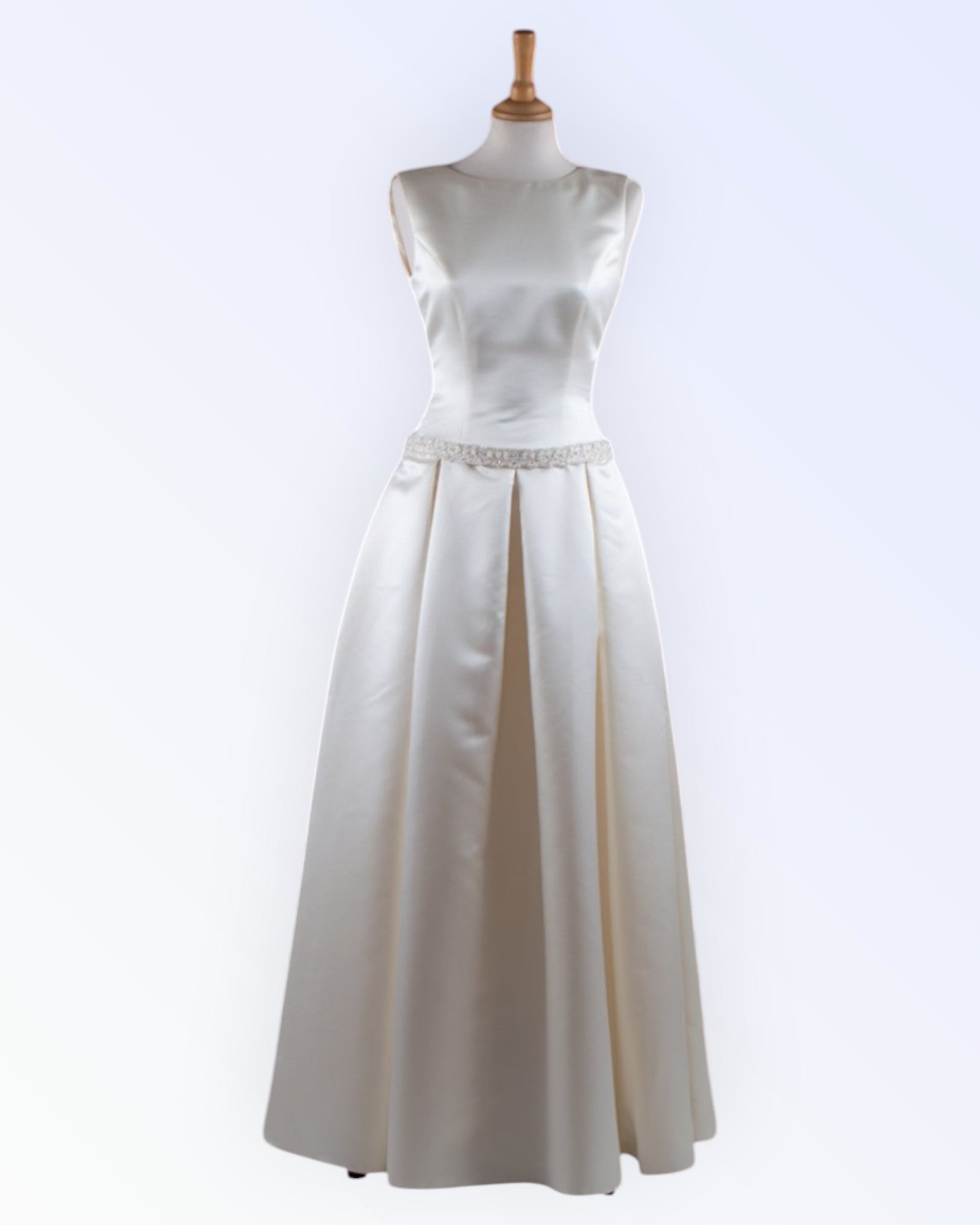 Wedding dress with pleated skirt