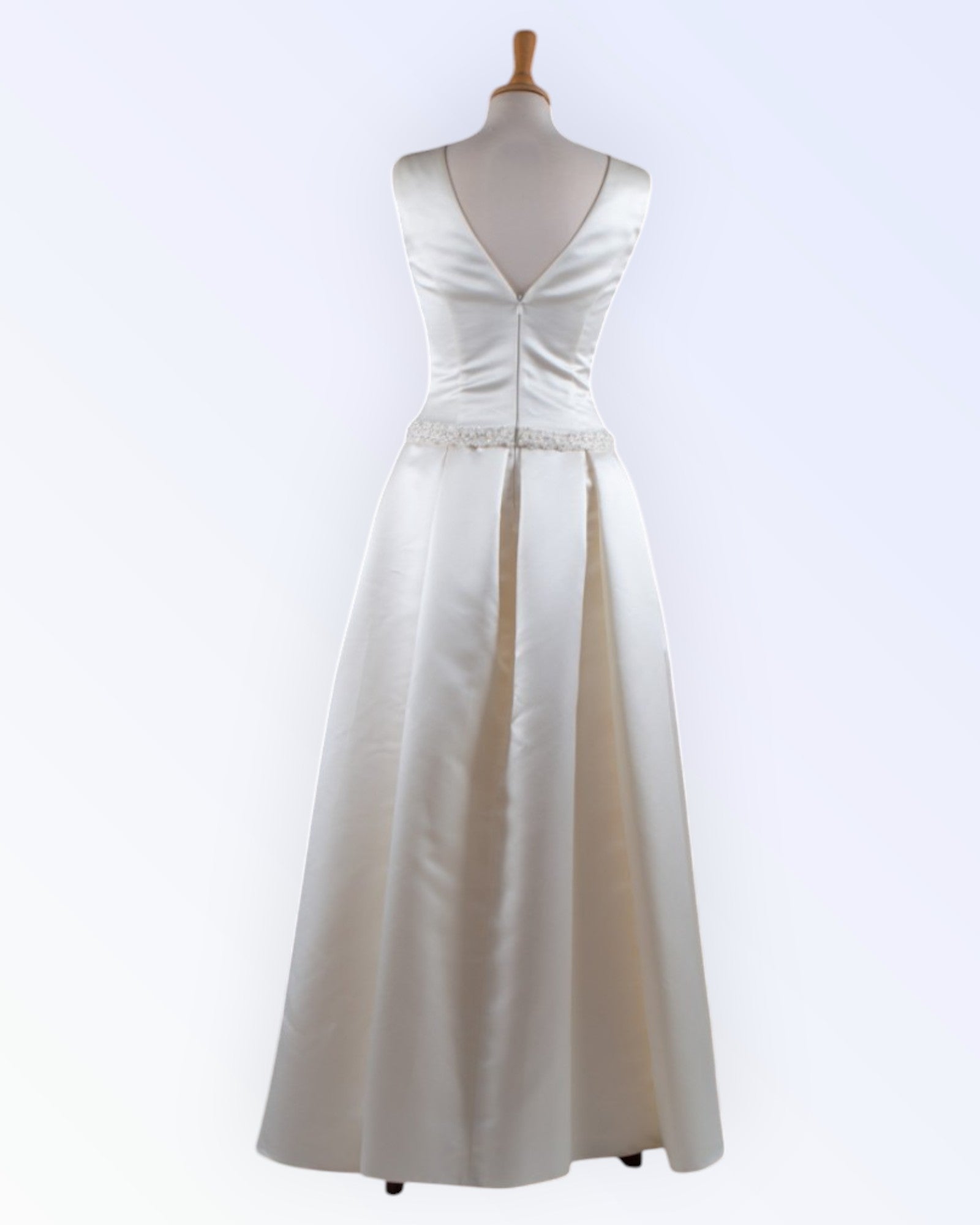 Wedding dress with pleated skirt
