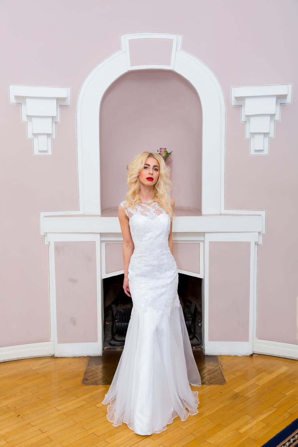 White wedding dress with a mermaid silhouette