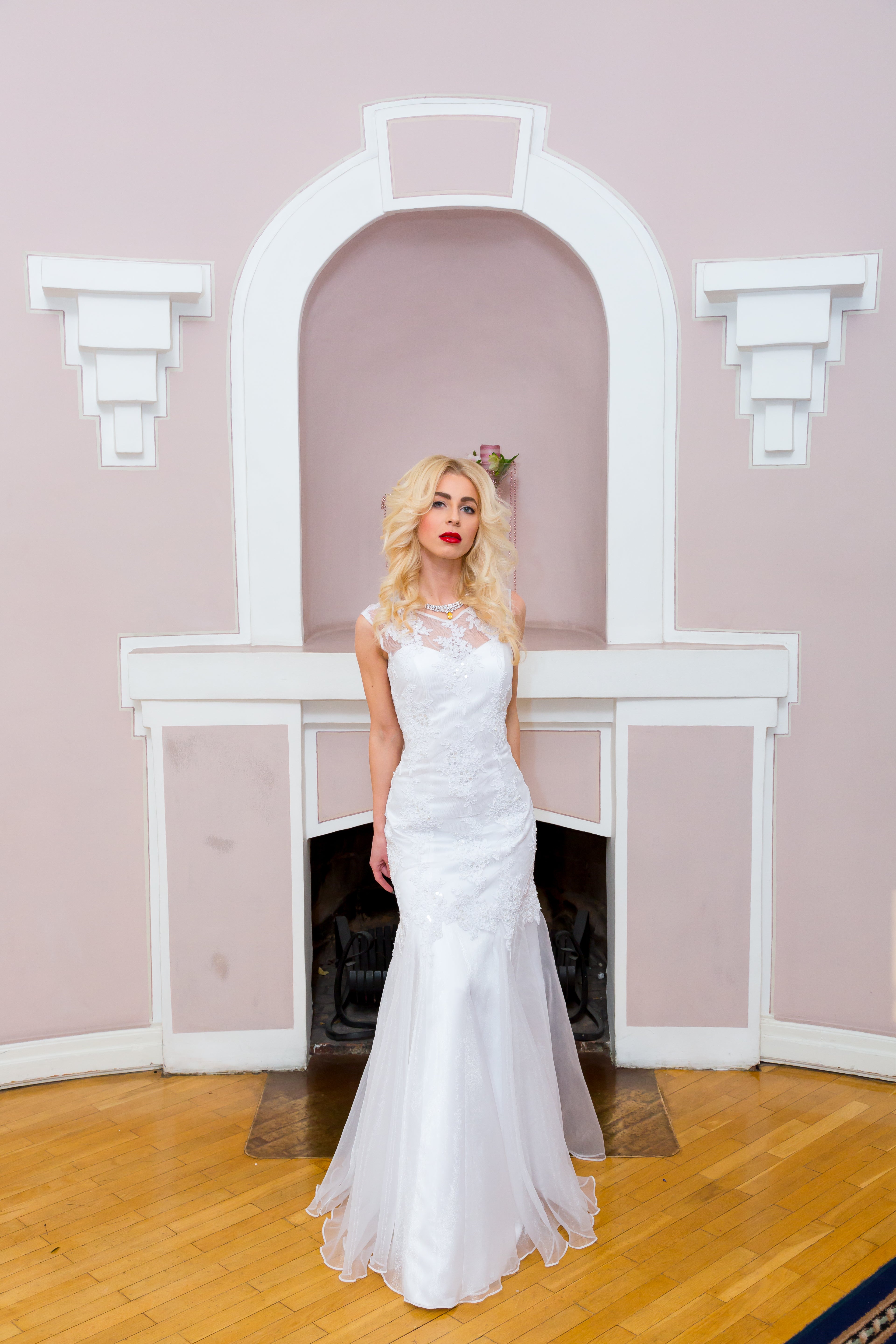 White wedding dress with a mermaid silhouette