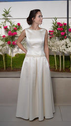 Wedding dress with pleated skirt