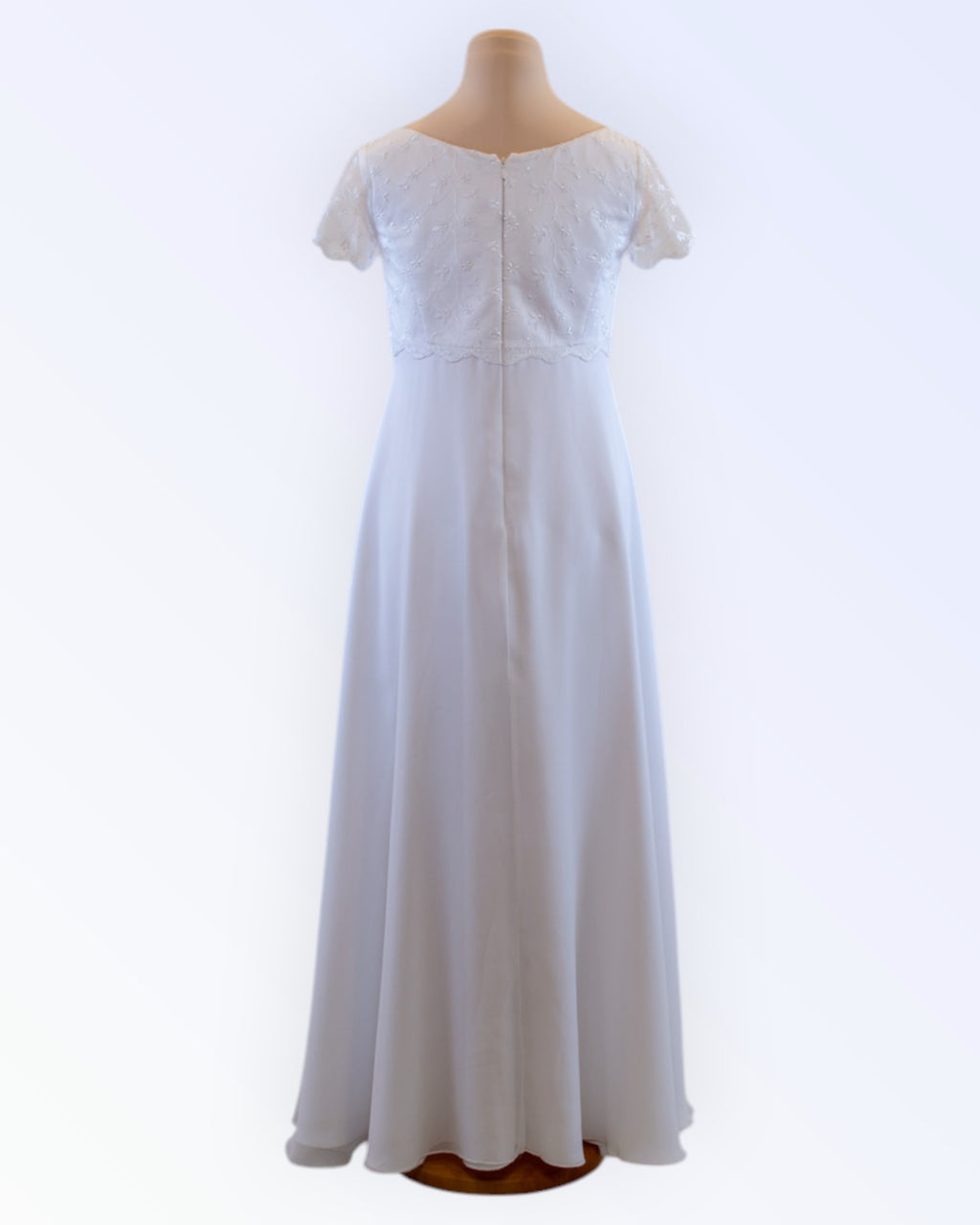 Wedding dress for the expectant mother
