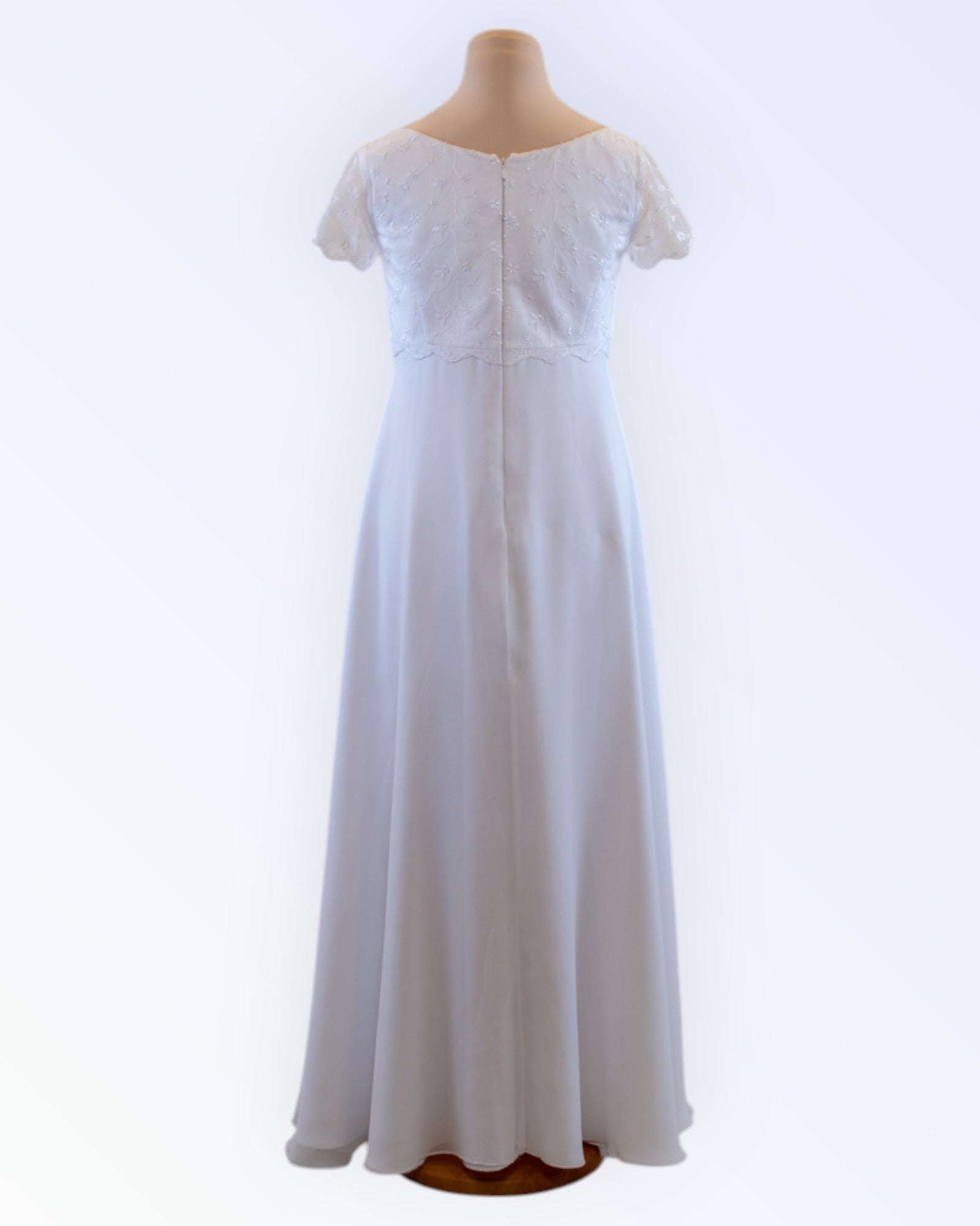 Wedding dress for the expectant mother