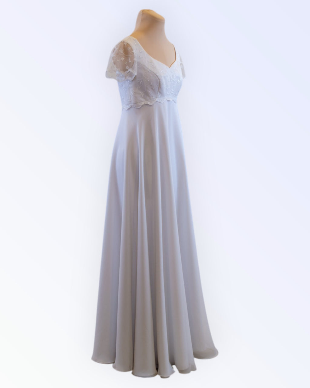Wedding dress for the expectant mother
