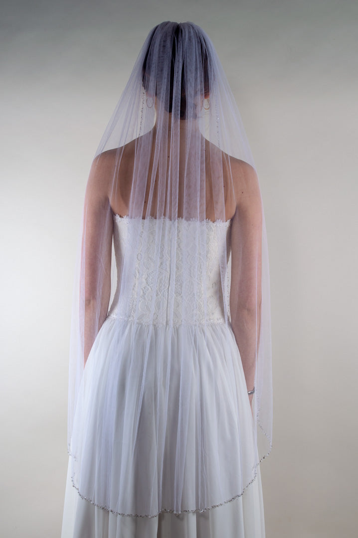 Helmestega ääristatud pruudiloor