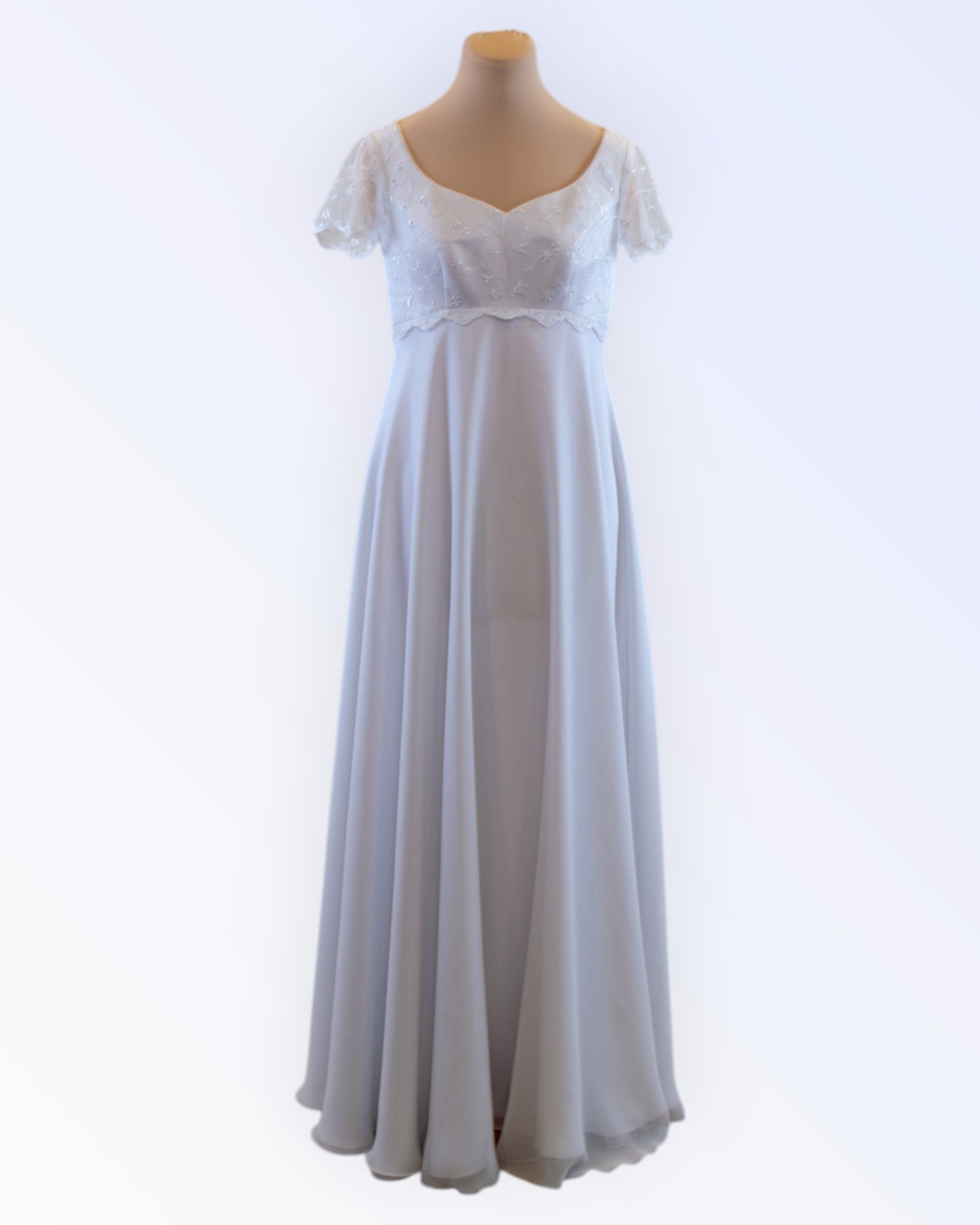 Wedding dress for the expectant mother